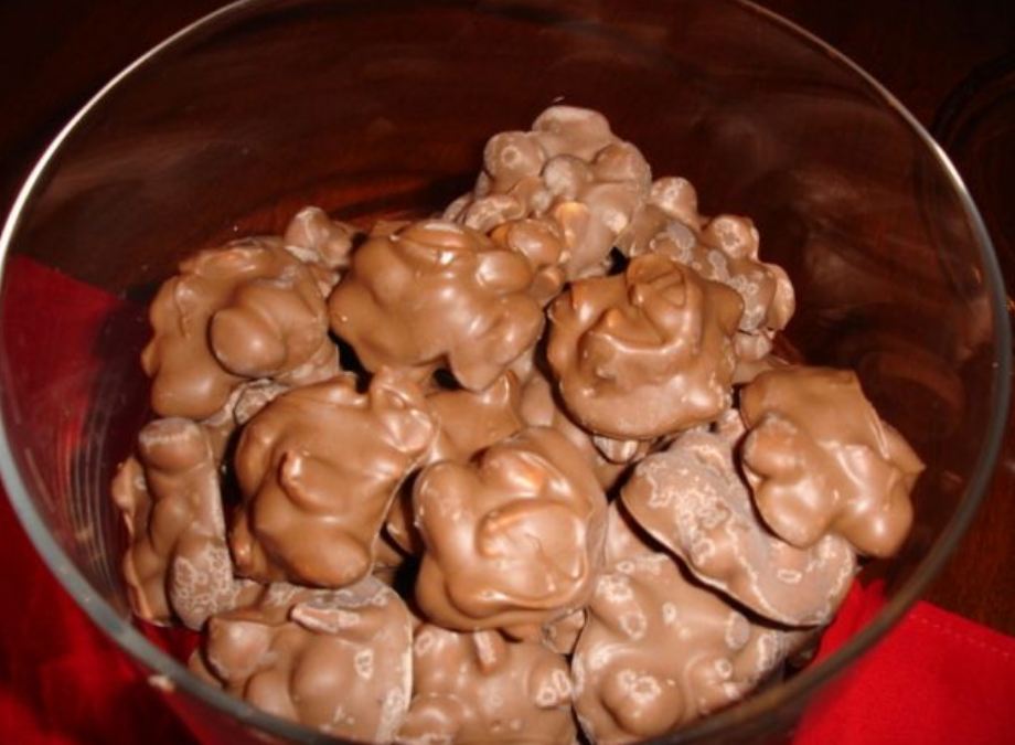 Easy Crokpot Turtles Candy Recipe - Crunchy, Nutty, Chocolatey ...