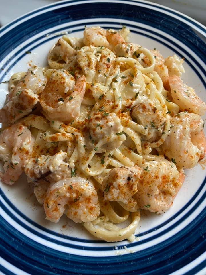 Fettuccine Alfredo with Grilled Chicken & Shrimp | worldofcooking.net