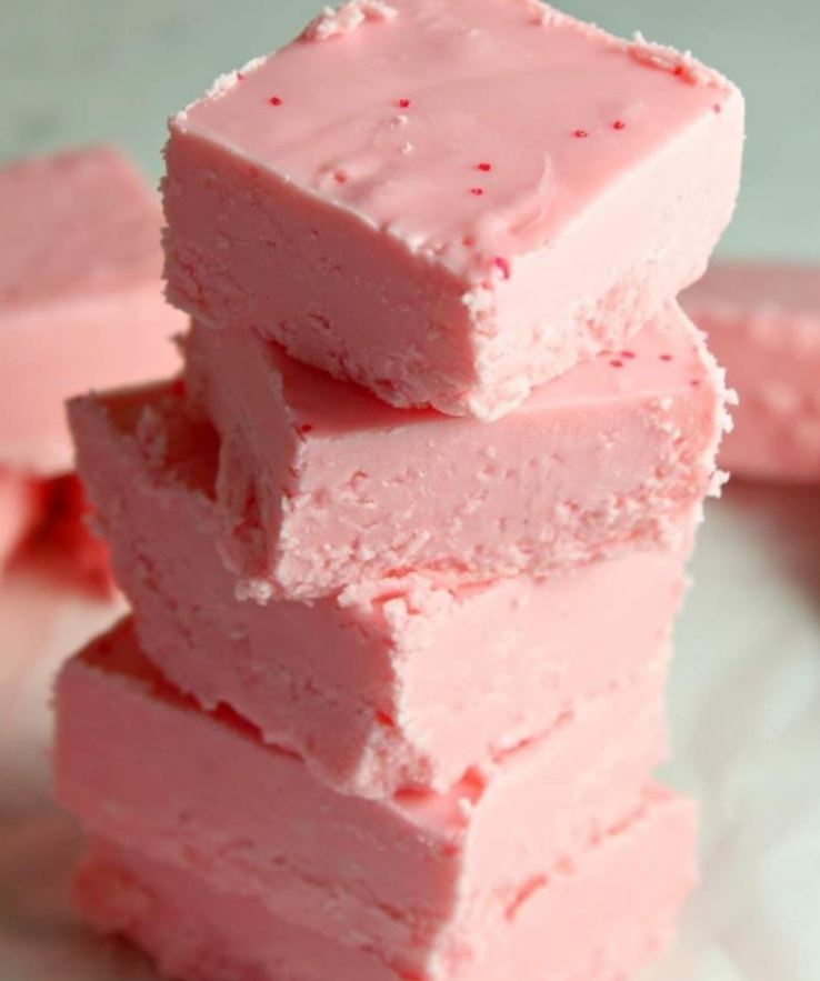 2 Ingredient Strawberry No Bake Fudge | worldofcooking.net