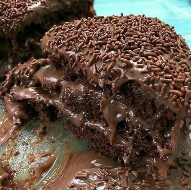 CHOCOLATE FILLED CAKE