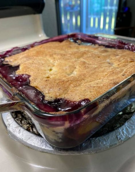 GRANDMOTHER’S EASY PEACH COBBLER WITH BLUEBERRIES | worldofcooking.net