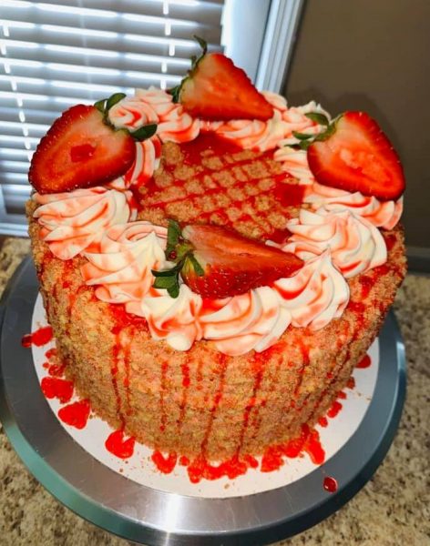 Strawberry crunch cheesecake cake