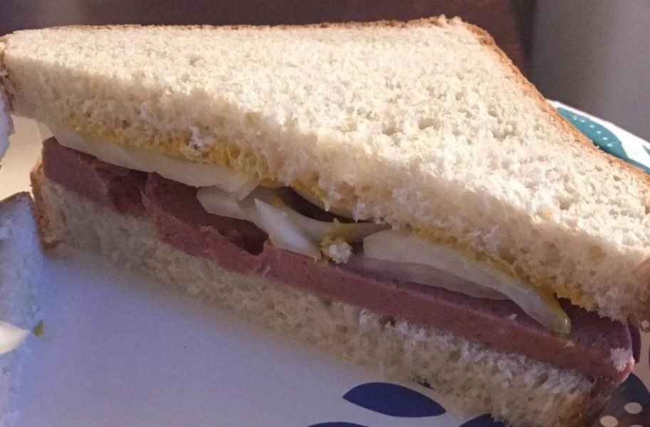 Liverwurst sandwich