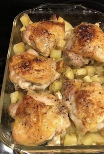 Garlic Roasted Chicken and Potatoes | worldofcooking.net