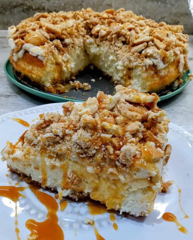 Caramel stuffed vanilla crunch cheesecake