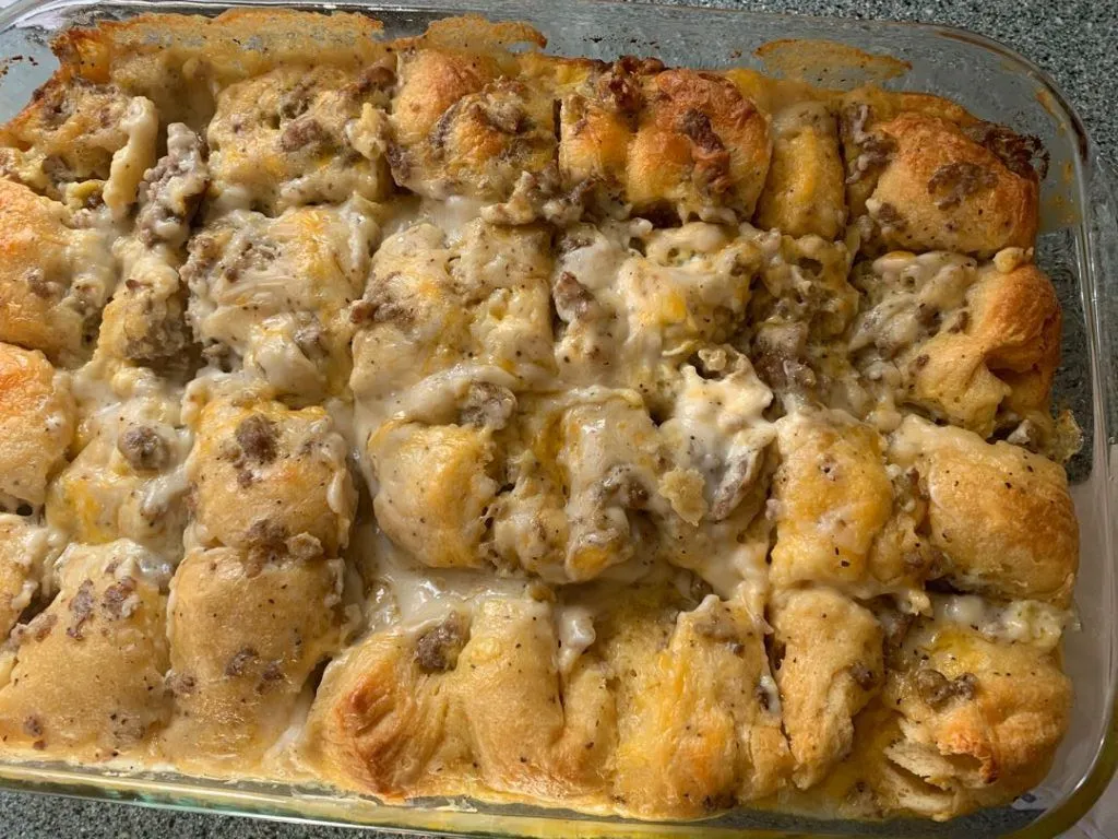 Chicken Bubble Biscuit Bake Casserole - Delicious comfort food recipe with chicken, biscuits, and creamy sauce.