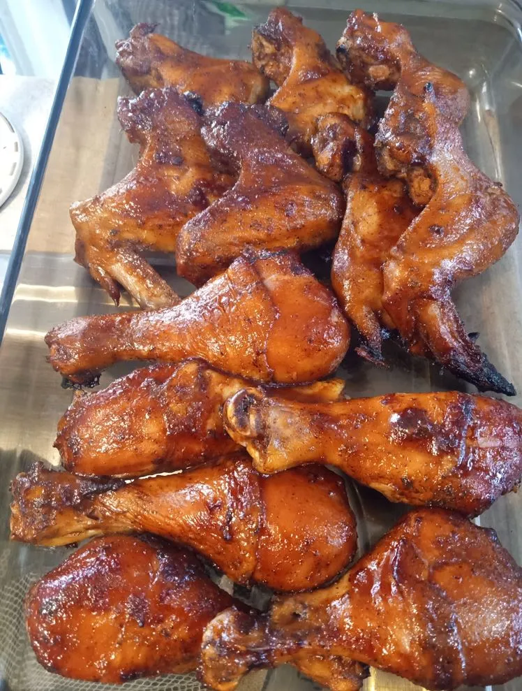 Baked barbecue chicken thighs with smoky barbecue sauce