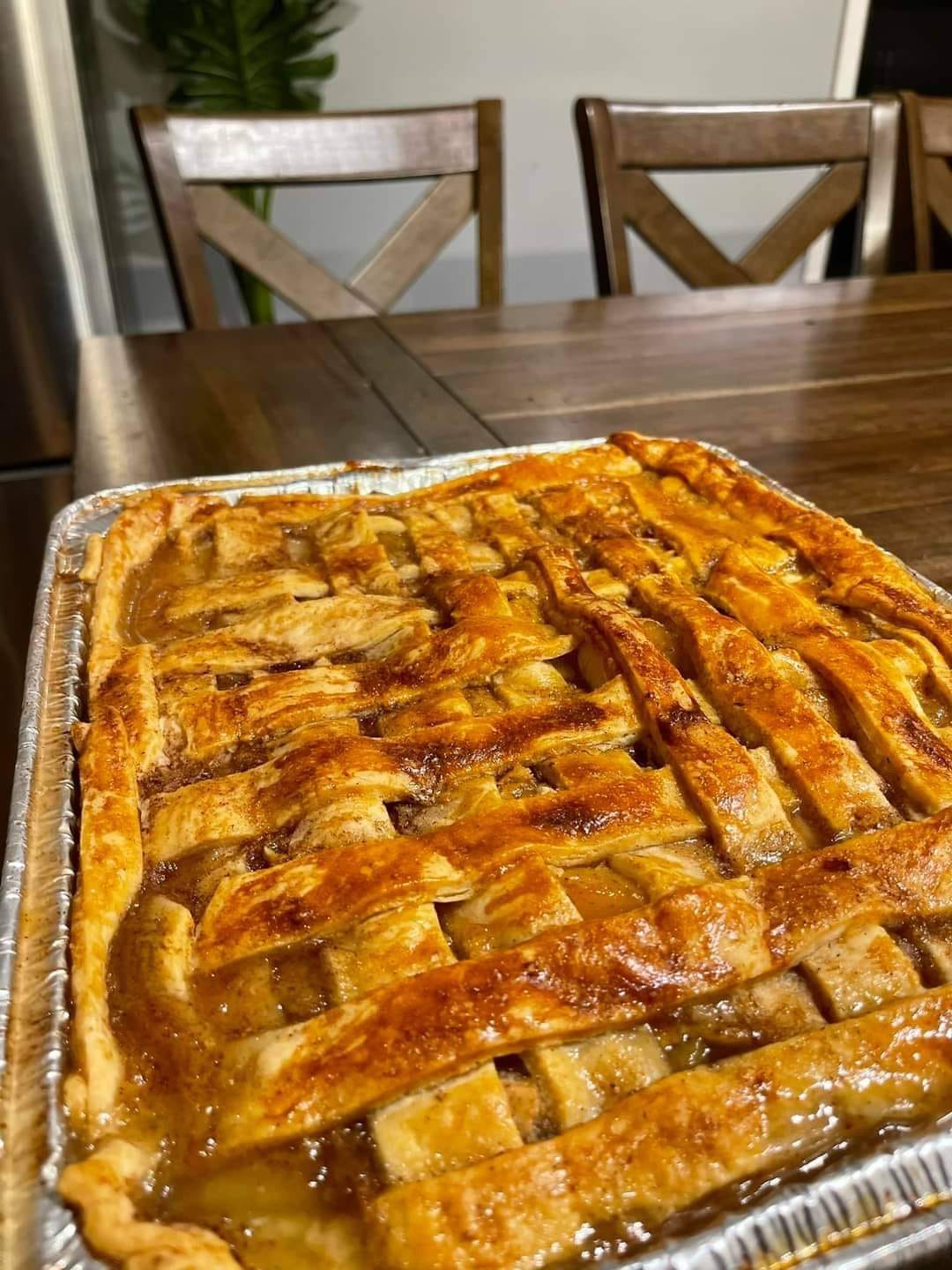Homemade Peach Pie with Flaky Crust and Juicy Peach Filling