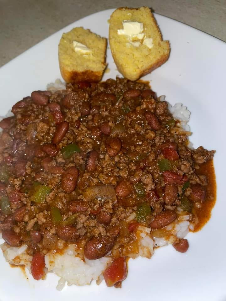 Beef Chili Recipe with White Rice and Cornbread