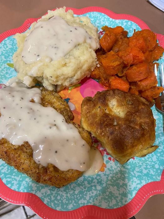 "Crispy Fried Chicken, Creamy Mashed Potatoes, and Savory Gravy