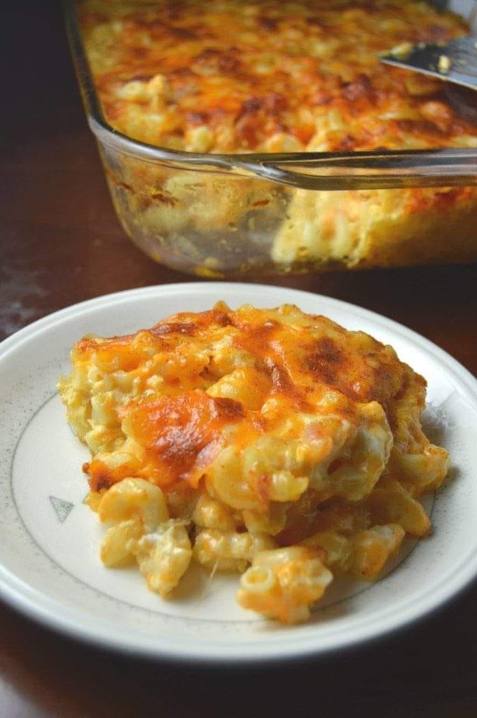 "Creamy Baked Mac and Cheese: A Delectable Culinary Creation